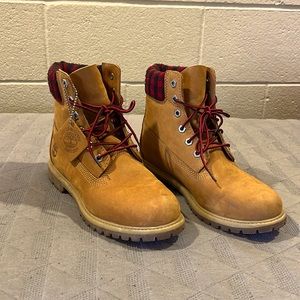 Timberland Limited Edition Flannel Boots; Size 8.5; Color: Tan/Red/Black